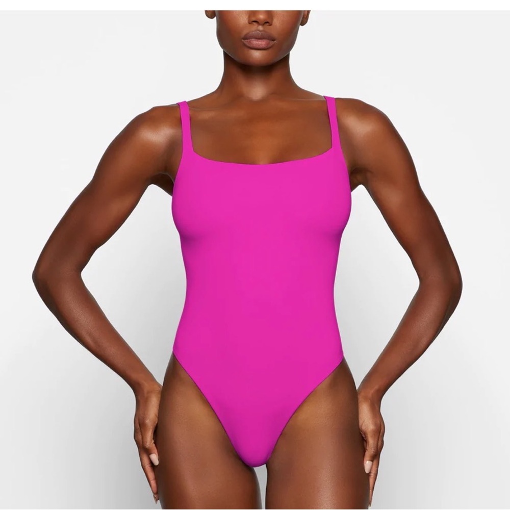SKIMS: Fits Everybody Square Neck Bodysuit